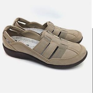 NWOT Clarks Cloud Steppers Sillian Stork Fisherman Slip On Flats Beige
